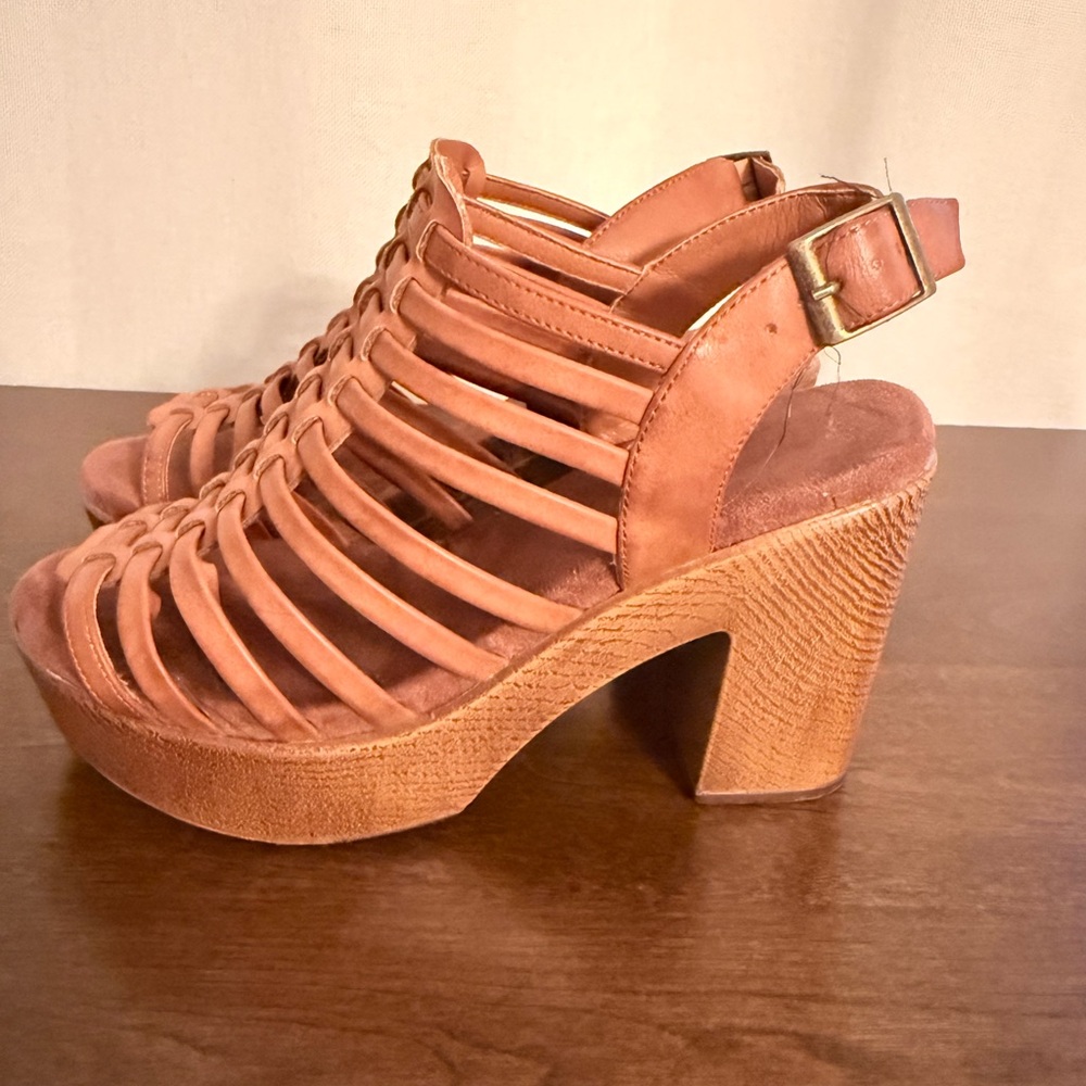 Women's Tan Strappy Block Heel Sandals